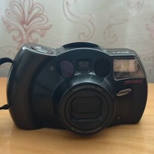 Samsung Black Film Point-and-Shoot Camera with Zoom Lens